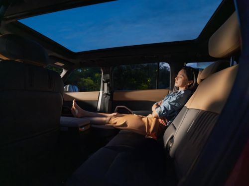 !恒温座舱+自动升顶风雨天也能舒服躺澳门新葡京福特智趣烈马让露营不遭罪