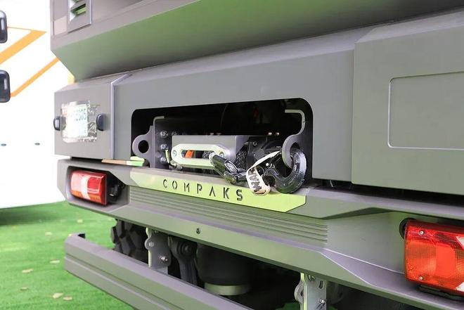 身重卡房车：康派斯陆地A380-天阙新葡京全球首款整体金属模具碳纤维车(图13)